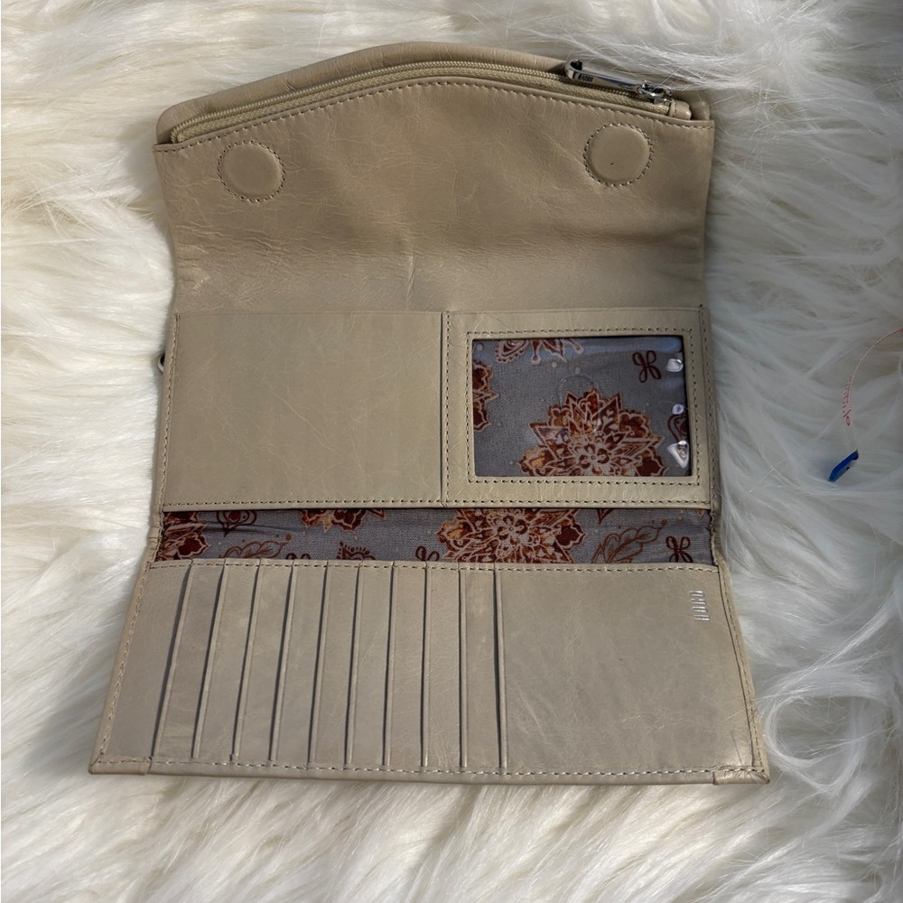 HOBO Adorable Cream Women's Wallet - Picture 3 of 7